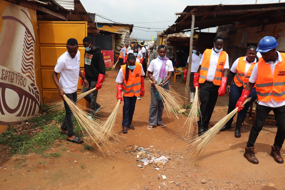 Vijanaimpact's tweet photo. No place left untouched! Every corner of Portbell, from the streets to the water shores, got a fresh clean thanks to an amazing community effort. 💧🌿 Huge thanks to @UgandaBreweries @civactug @HolisticActions &amp; all who joined us for this impactful day. #keeplakevictoriaalive https://t.co/lTXVn7tlpn