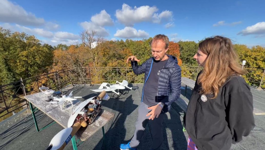 Seid jetzt live dabei:
👉twitch.tv/sofia_kats
Moderatorin &amp; Twitch-Streamering Sofia Kats &amp; Felix Pohl, Postdoc vom UFZ, besuchen das GFZ: 
Matthias Zöllner zeigt Forschung mit Drohnen 
Henryk Dobslav &amp; Eva Börgens stellen unsere Satellitenmission GRACE-FO vor.
Bis 16:30 Uhr!