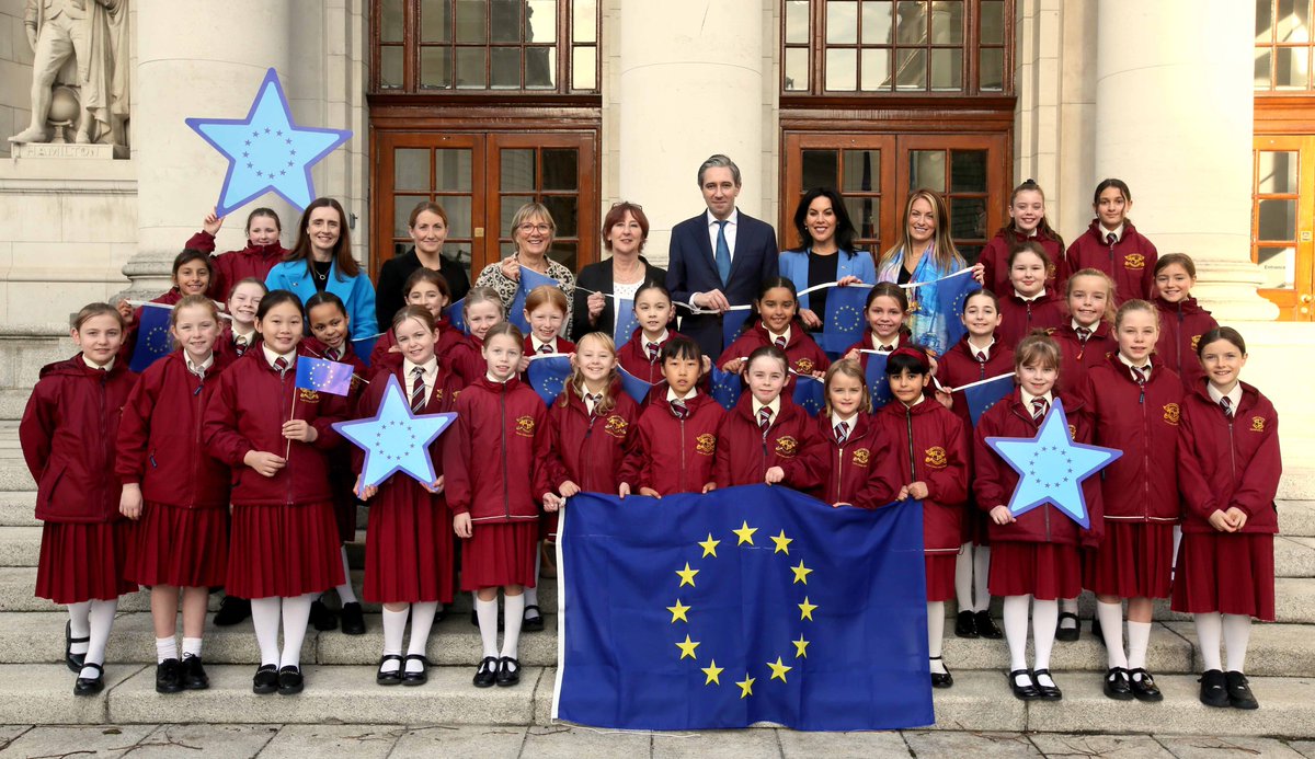 emireland's tweet photo. Taoiseach @SimonHarrisTD and Minister for EU Affairs @CarrollJennifer officially launched the Blue Star Programme for 2024/25 school year!
The #bluestarprogramme gives primary school students an opportunity to learn about the EU institutions in fun, accessible and creative way.
๐ https://t.co/41maWQT5hH