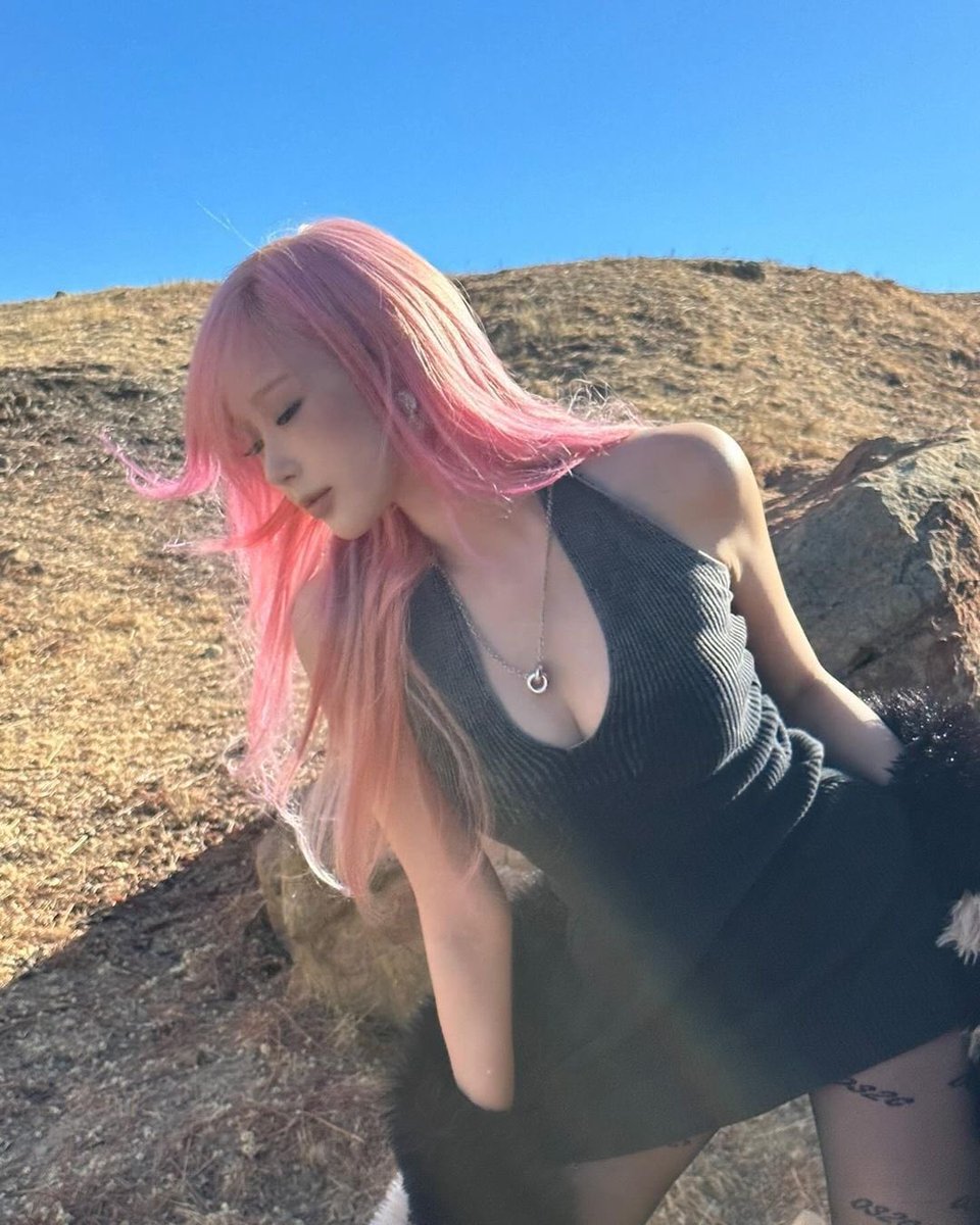 selehoax's tweet image. 