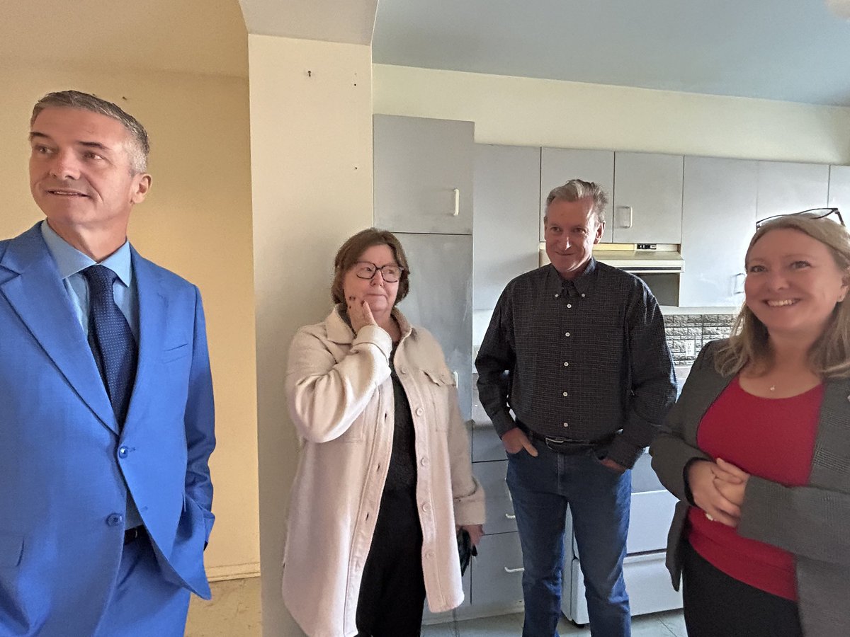 TimTierney's tweet photo. I had the pleasure of joining MP Julie Dabrusin, MP Mona Fortier, and Sharon Coward from @EnviroCentre to announce a federal investment of $4.3 million in five energy-efficient renovation projects, including $2 million for the EnviroCentre project at Carver Place. 💡🏘️ These upgrades will help residents save money, reduce energy consumption, and lower greenhouse gas emissions. 🌍📉

These improvements not only enhance sustainability 🌿 but also create local jobs, improve affordability, and set a new standard for energy-efficient, affordable housing in Ottawa. 💼🏡

A big thank you to @EnviroCentre, MP Julie Dabrusin, MP Mona Fortier, and the Carver Place residents for their leadership. Together, we’re building a greener and more affordable future. 🌟🏘️
-

j’ai eu le plaisir de rejoindre la députée Julie Dabrusin, la députée Mona Fortier, et Sharon Coward de @EnviroCentre pour annoncer un investissement fédéral de 4,3 millions de dollars dans cinq projets de rénovations écoénergétiques, dont 2 millions pour le projet d’EnviroCentre à Carver Place. ⚡️🏘️ Ces améliorations aideront les résidents à économiser de l’argent, réduire la consommation d’énergie, et diminuer les émissions de gaz à effet de serre. 🌍📉

Ces améliorations ne se limitent pas à la durabilité environnementale 🌱; elles créent également des emplois locaux, améliorent l’accessibilité financière et établissent une nouvelle norme pour les logements abordables et écoénergétiques à Ottawa. 🏘️

Un grand merci à @EnviroCentre, à la députée Julie Dabrusin, à la députée Mona Fortier, et aux résidents de Carver Place pour leur leadership et leur engagement. Ensemble, nous construisons un avenir plus vert et plus abordable. 🌟