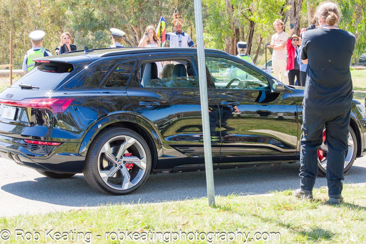 RobKeating's tweet image. It wasn't enough to get kicked out of the Great Hall during the King's visit, Senator Lidia Thorpe lined up on the side of the road to again yell at King Charles III. She was saying we want a treaty. Can't see the King in that shot but Queen Camilla is visible in the Royal car.