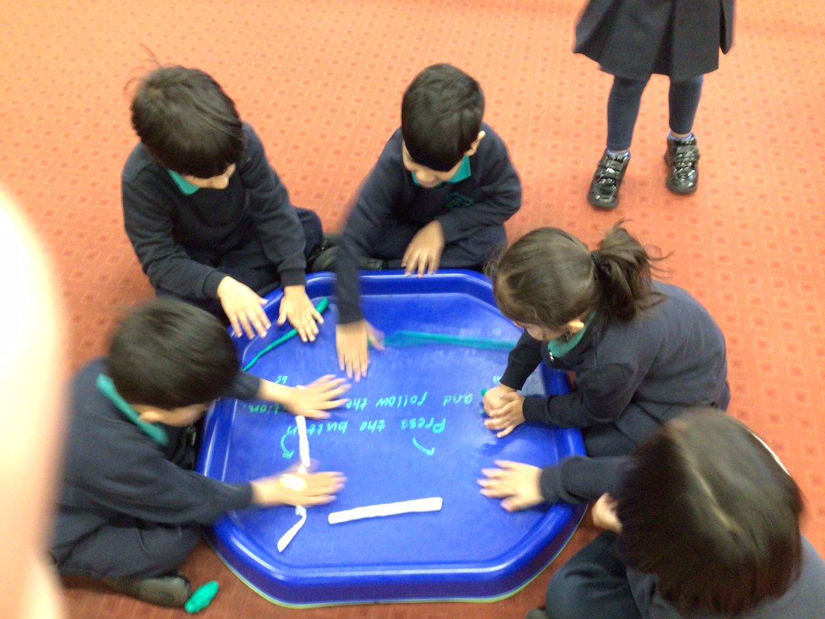 VALLEYEYFS's tweet photo. We’ve been using plasticine to strengthen our fingers today 👏👋#physicaldevelopment #pe #pd https://t.co/ZnqtHZ25M0