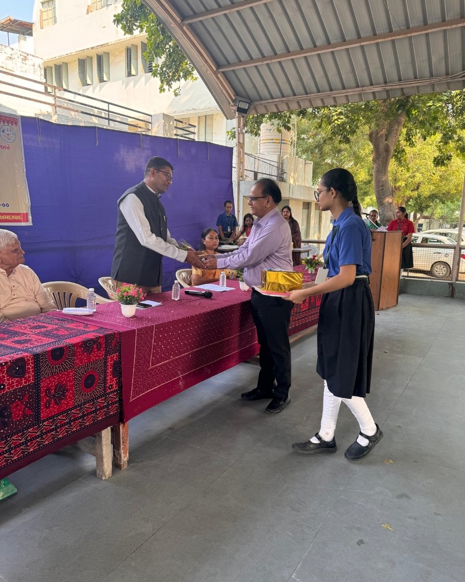 ahmedabadmirror's tweet image. The District Education Office (Rural), in collaboration with Shri Mahalaxmi Rural Education and Training Centre and Takshshila School Development Union, hosted an inter-school Science and Maths Exhibition.
PC:- Jignesh Vora
#InterSchoolExhibition #ScienceAndMath #NutanVidhyaVihar