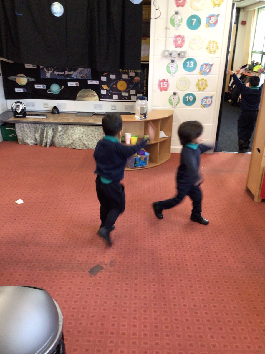 VALLEYEYFS's tweet photo. In healthy movers today we have used our bodies to move like animals! #pd #physicaldevelopment #pe https://t.co/1sDfxJzGBe