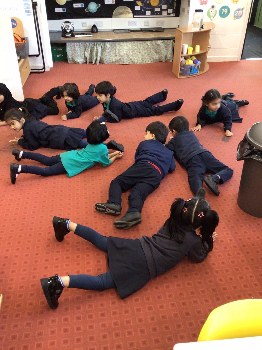 VALLEYEYFS's tweet photo. In healthy movers today we have used our bodies to move like animals! #pd #physicaldevelopment #pe https://t.co/1sDfxJzGBe
