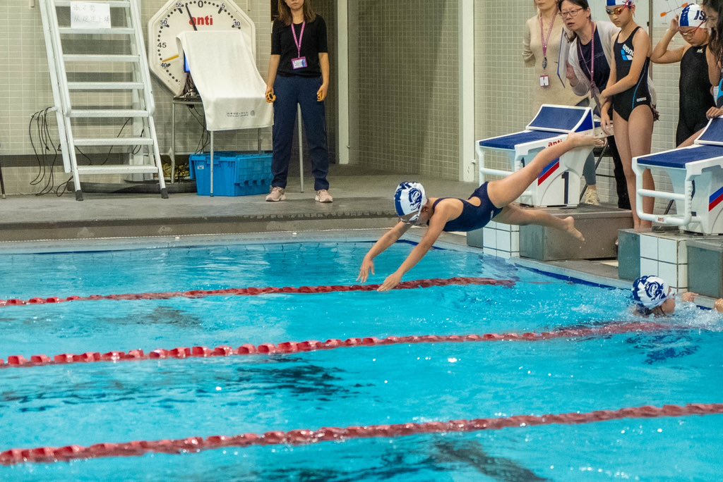 I’m so so proud of our little girl 🏊‍♀️ 3rd swim meet this school year and done 25m breaststroke, 25m butterfly and 50m freestyle in relay 🫶🏻