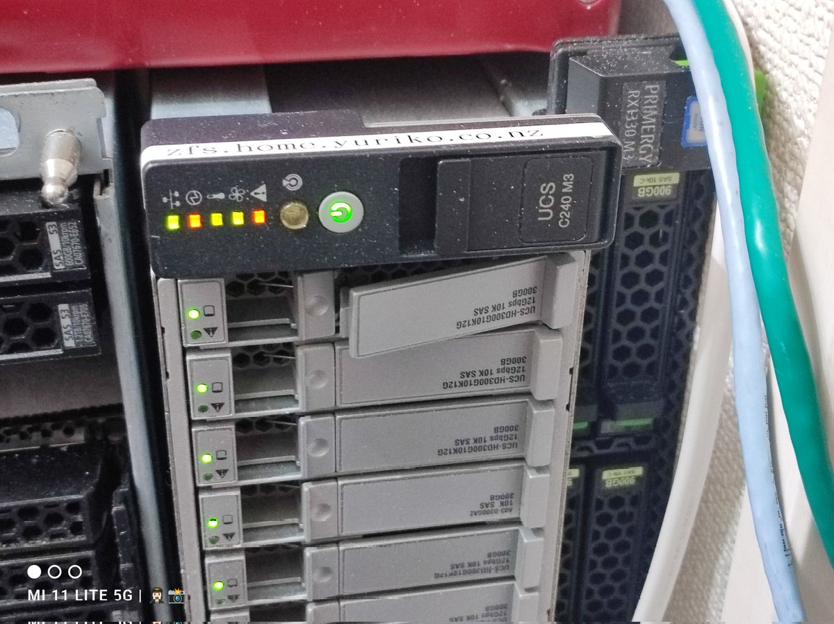 IchikawaYukko's tweet image. 👩🏻✈️さーひすスタジオから外したディスクをZFSファイルサーバ( #CiscoUCS )に入れて、データ吸い上げちう〜〜 とりま一旦まるっとバックアップ〜
※2TB HDD→2TB HDD