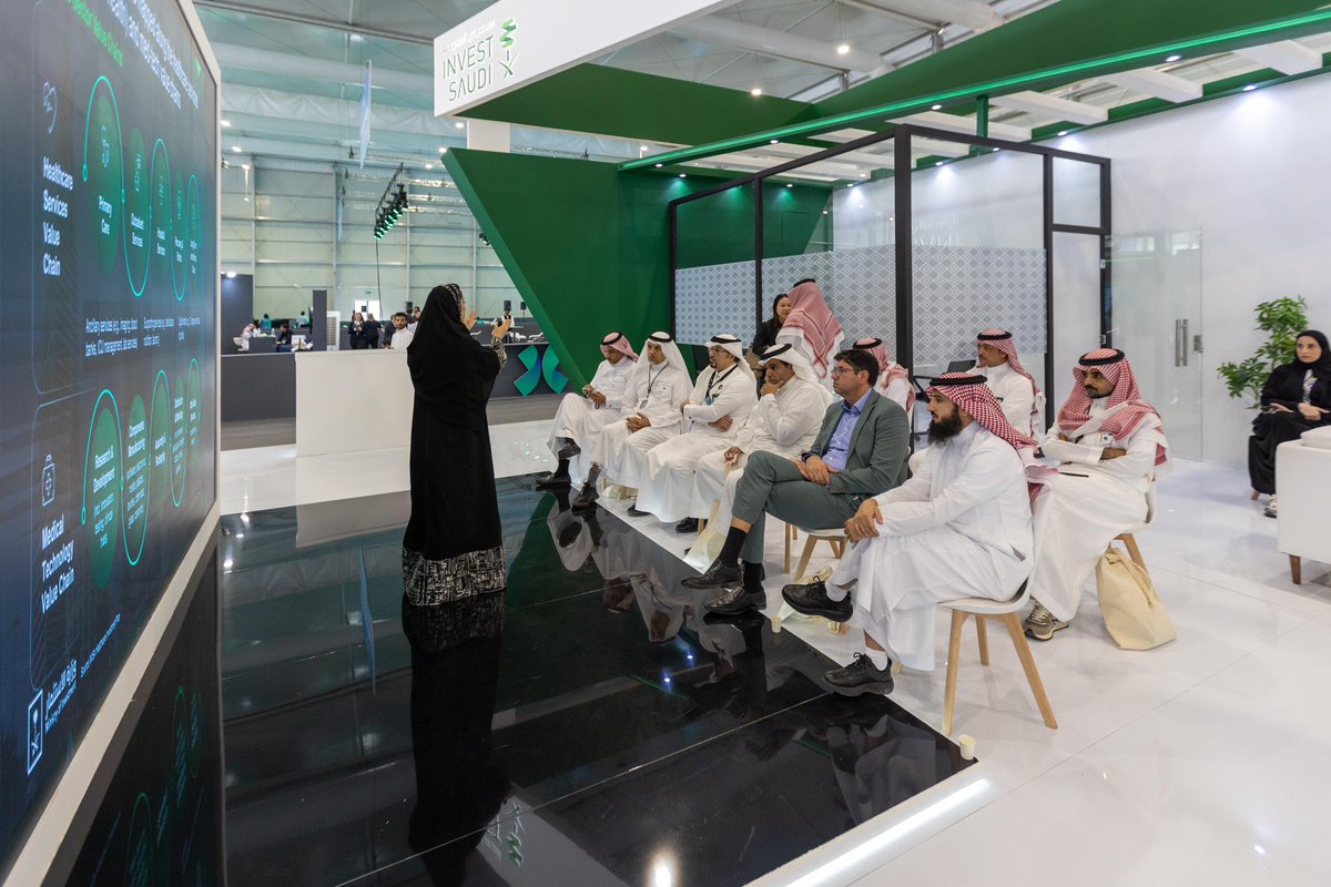 InvestSaudi_AR's tweet photo. نحو تنمية قطاع الرعاية الصحية، شاركت #استثمر_في_السعودية في #مؤتمر_الصحة_العالمي تحت شعار #استثمر_في_الصحة، لتفتح آفاقاً جديدة للمستثمرين العالميين وتربطهم بنظرائهم المحليين والجهات الحكومية الممكنة، وتوسع الشراكات الاستراتيجية العالمية مما يزيد من جاذبية المملكة كوجهة للاستثمار. https://t.co/YXfUbeKhvW