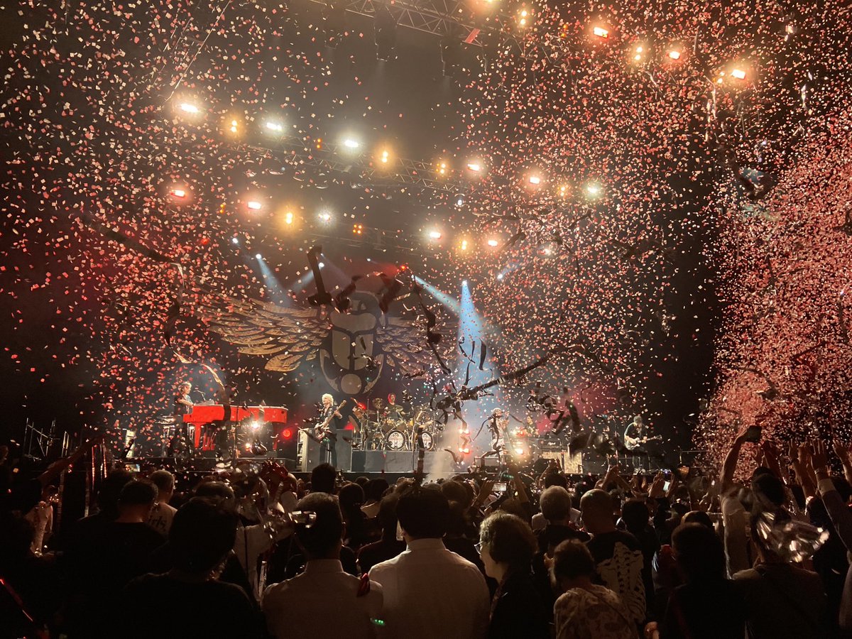 ＼#JOURNEY🇯🇵武道館DAY1／

#ジャーニー 7年ぶりのジャパンツアー、武道館公演初日が先ほど大熱狂で終了しました🔥

クライマックスに向けての、日本でも愛され続ける不朽の名曲のオンパレード！
まさに至福のひとときでしたね✨

明日の武道館最終日にご参加される方も心ゆくまでご堪能ください🎶