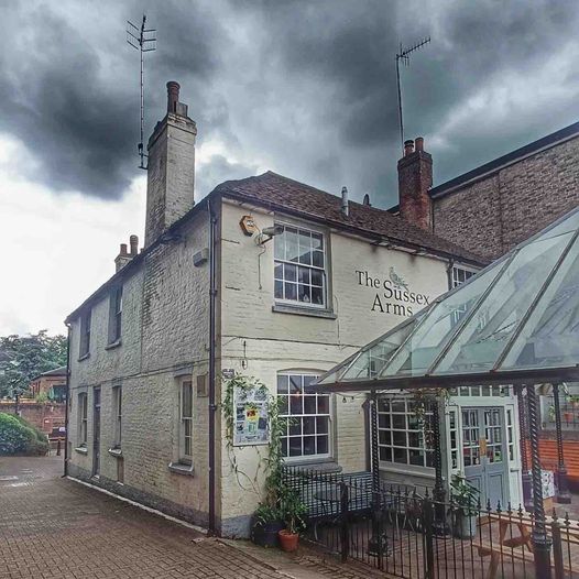 “Let the dark clouds be the backdrop for your silver lining”. 💫 

Photo: @twsussexarms

#ThePantiles #TunbridgeWells #WednesdayWisdom