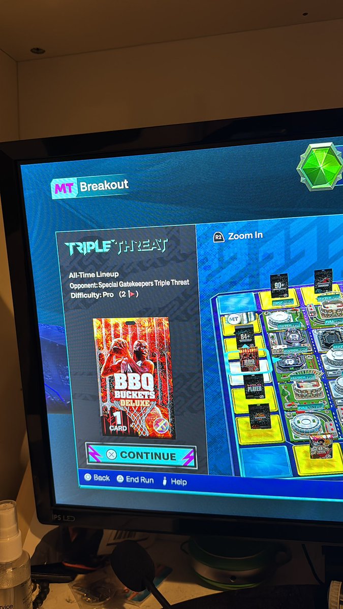 jimmy_hower's tweet photo. @mosballin is this pack a guaranteed diamond? Or could it be any card from the BBQ buckets set? https://t.co/zl4JUOZmZX