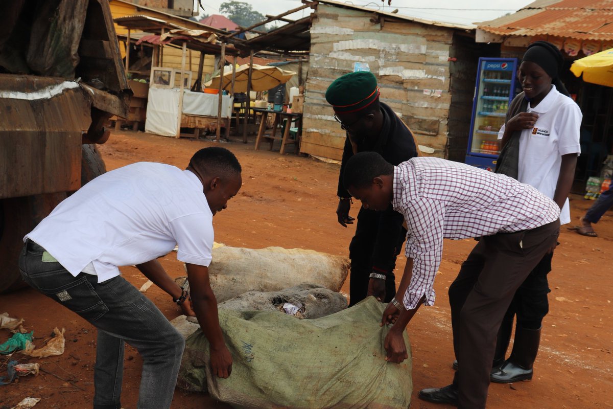 Vijanaimpact's tweet photo. Forces united! 💪 As sacks of rubbish were lifted into the dump truck, we’re grateful for the amazing teamwork and the support from @KCCAUG for providing dump trucks to make this cleanup a success. #keeplakevictoriaalive https://t.co/Avzj3R6OWv