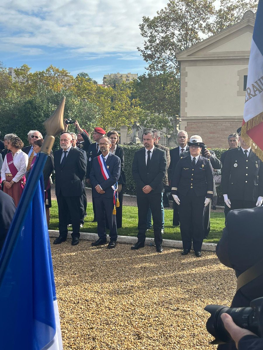 J'ai représenté notre Député Julien Gabarron à la cérémonie d'hommage aux victimes de l'attentat du Drakkar. N'oublions pas les 58 militaires morts pour la France en cette terrible journée, tués par des islamistes. 
Encore aujourd'hui cette idéologie fanatique fait des victimes.