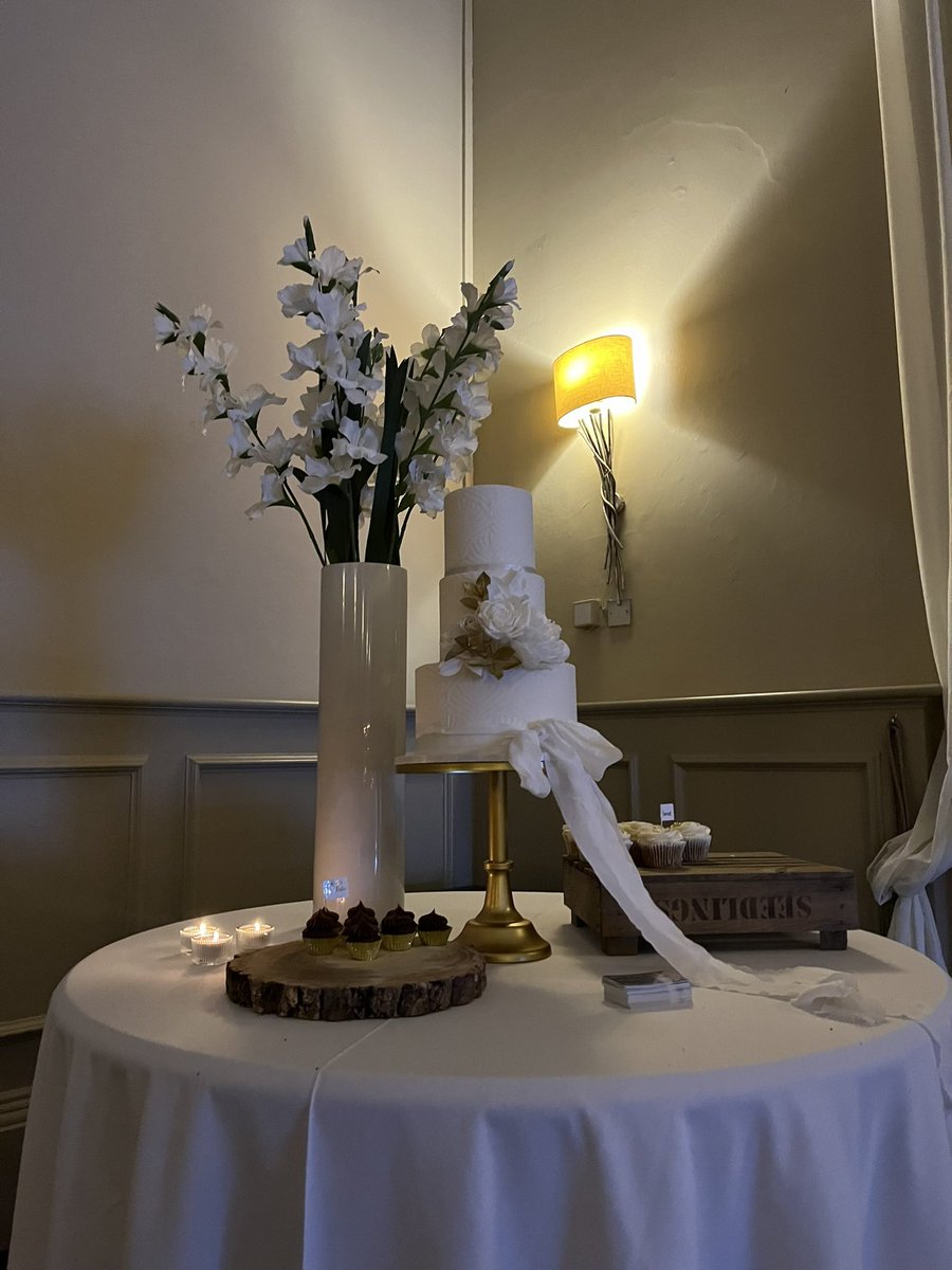 Here are a few gorgeous details from #mordenhall ’s autumn-themed open day last Friday! Thank you to everyone who came, and of course to our phenomenal suppliers.

Private viewings are still available to book here: linktr.ee/mordenhallwedd…