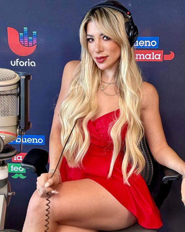 AlexCruz_26's tweet photo. Brillas tan lindo @pao_sasso que iluminas nuestras mañanas, que bueno tenerte de vuelta en @BuenoMalaFeo #PaoSassoLaMala ❤️🧡💛 https://t.co/TLM2N1jzVn