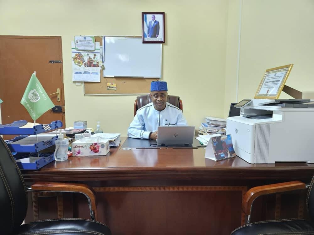 pee_ptf's tweet photo. The Hon. Dept. MOH-1; GovSL, always looking outstanding in our designs. #MensClothing #Africanas #DressWell #SaloneX #Health https://t.co/wGRimT0yQe