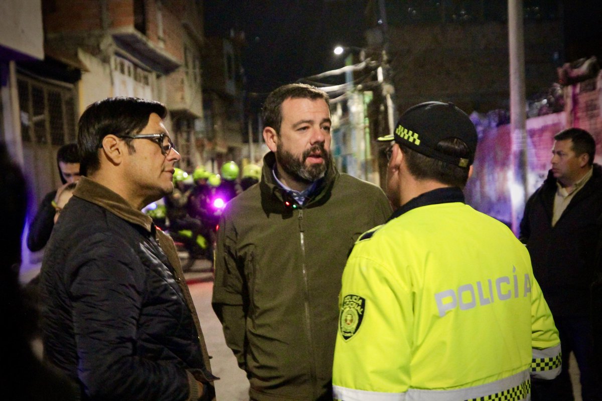 lasillavacia's tweet image. 🔒@CarlosFGalan llegó a la alcaldía con la promesa de “Bogotá Camina Segura”.

📈10 meses después, la violencia intrafamiliar aumentó 79%, la extorsión 73% y septiembre fue el mes con más homicidios en los últimos años.

Va 🧵con las claves del panorama de seguridad en Bogotá.