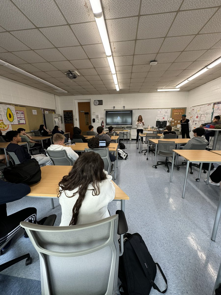 Mrs. Cinelli tweet media