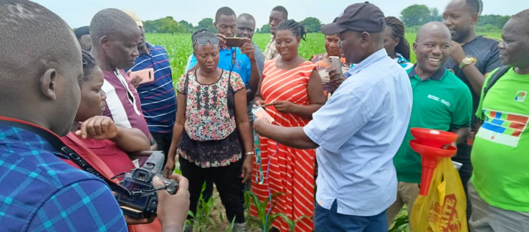 ASARECA's tweet photo. Ten years since the #virtualirrigation tools were introduced in Africa (Malawi & Tanzania), today the tools finally made their debut in Uganda. Supported by trainers from Malawi, researchers & extension workers from #NARO & #MAAIF, elite farmers have installed the moisture & nutrient monitoring tools in their fields in Mobuku Irrigation Scheme in Kasese district, Uganda. The tools include: the Chameleon field readers, wetting front (full stop) detectors, Nitrate strips & the Chameleon EC Meter. Tomorrow, participants in this training will return to the fields & take the first data from the tools. This marks the beginning of a journey to scale out modern irrigation tools in Uganda. The initiative is promoted by @ASARECA, @MAAIF_Uganda under the #WorldBank supported AICCRA project.
