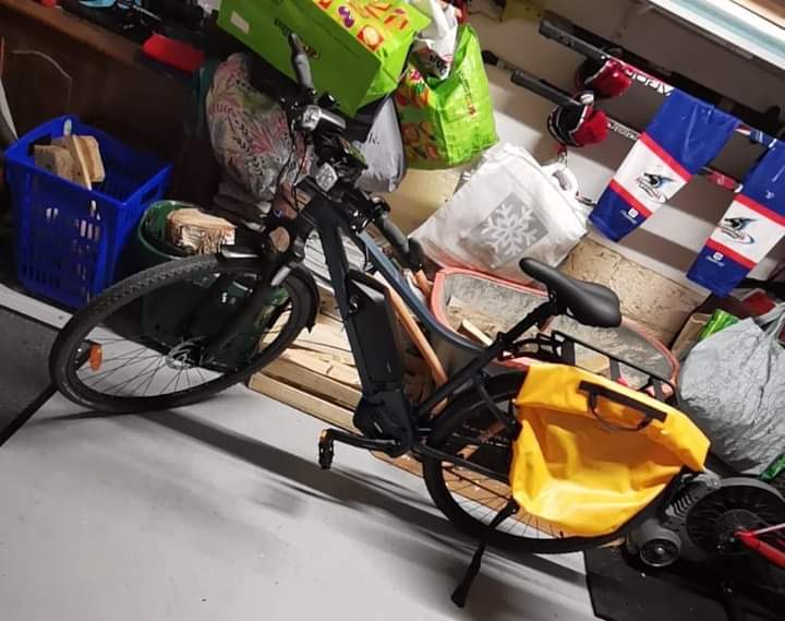 Je me suis fait voler mon #vélo riverside 540e à domicile (secteur Anatole France #Clermont Ferrand) entre le 22 et 23 octobre 2024.
Le numéro d'identification commence par DKH. 
Merci de bien vouloir me contacter si vous voyez une annonce suspecte. Merci de bien vouloir diffuser