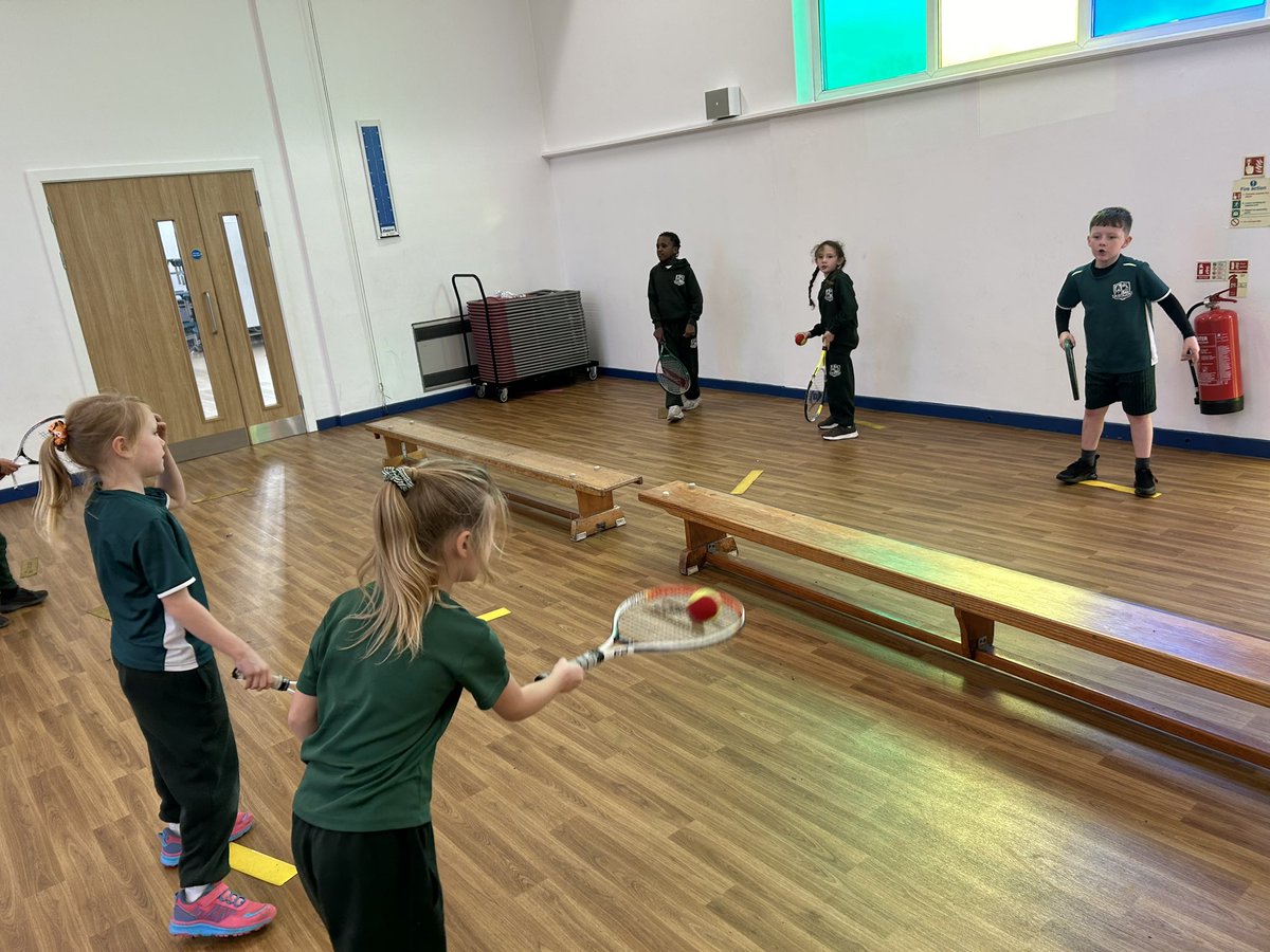 PEatStAmbrose's tweet photo. Another great lesson today with @jhemmingstennis for Year 3! We recapped all of our learning this half-term and had doubles rallies with a partner 👍🏼🎾 

@MissHobanY3 https://t.co/zy8FZDx6E6