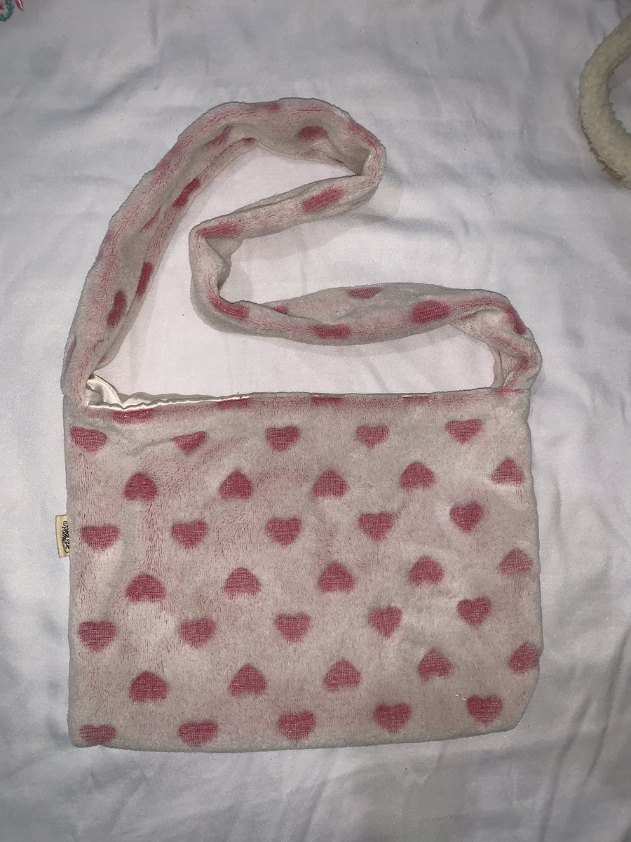 p4na4d0l's tweet photo. wts - want to sell !!
hallo guys aku mau jual jualin koleksi fur bag ku, semuanya good condi karna jarang bgt aku pake. btw kl take all nanti aku kasi diskon lebih murah, bole nego tp jgn sadis sadis huhu. co nya bisa lewat oren ya ntar aku cantumin link nya.
#zonauang https://t.co/FtoRAvy2ZT