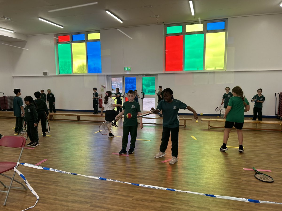 PEatStAmbrose's tweet photo. Year 4 tennis today was a round up of all of our learning and some practising with doubles partners! 👏🏼🎾 
Thank you @jhemmingstennis 

@MissScottY4 https://t.co/1hXDgW0gOn