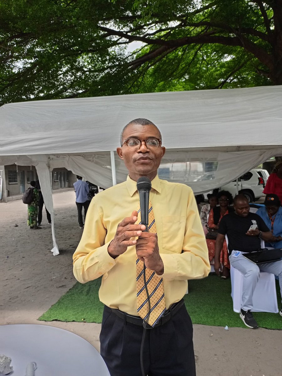 DavidFundi10102's tweet photo. Parler aux #jeunes des tâches des composantes #onusiennes en RDC à l'occasion de la #Journée des Nations Unies, et les sensibiliser à la lutte contre la #désinformation et les #discours haineux, c'est les outiller pour une bonne cause. https://t.co/LxE1igsSdP