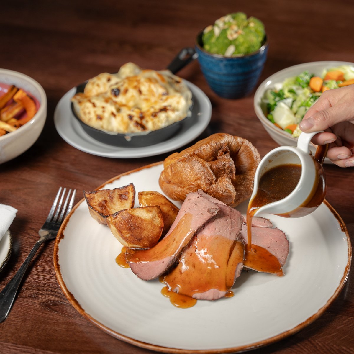 Join Cogs every Sunday for an exceptional Sunday Lunch, located in the heart of Coventry. Indulge in a delightful two-course meal for just £28, or elevate your experience with a three-course feast for only £36. 

#castlebridgehospitality #hotelmanagement #cogsbarandkitchen #roast
