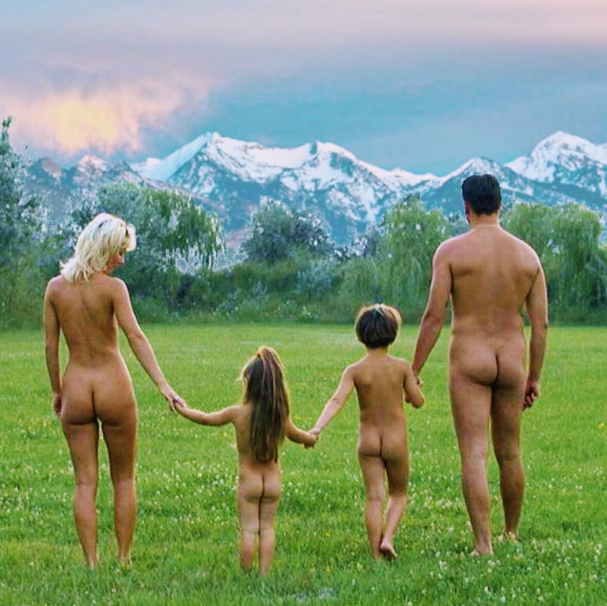 nudistfamily  / X