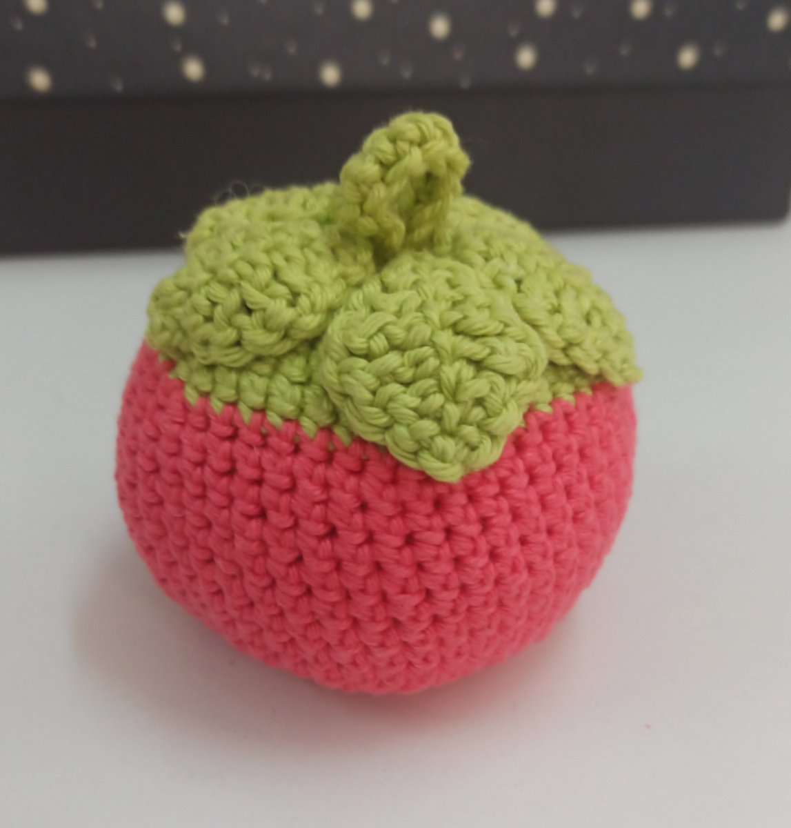 idkknick's tweet photo. tomatinho de crochê pra cachorrinho brincar https://t.co/RPXwSOYfLu