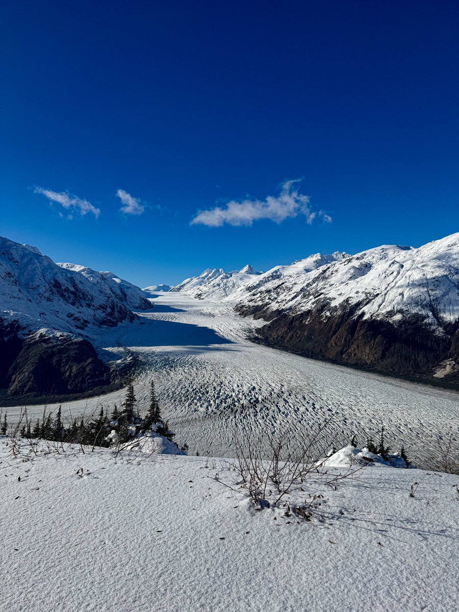 LastFrontHeli's tweet image. Snow is building steadily at higher elevations. Check out our pre-season weather portal for weekly updates: bit.ly/2UdROwV | #winteriscoming #heliski