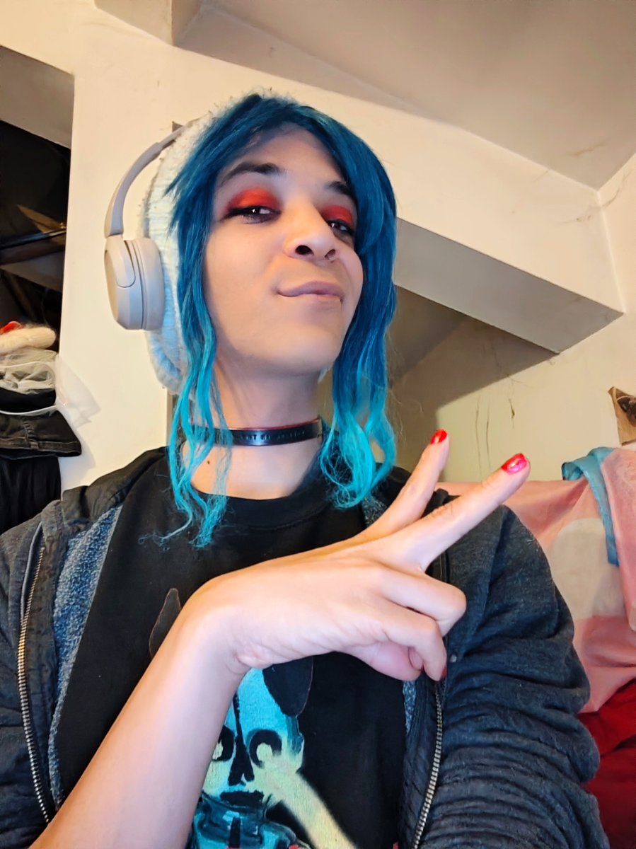 Going live, come chill sweeties 💙❤️💚💛🧡🤎💜🩵twitch.tv/g00dk4tg4m3z