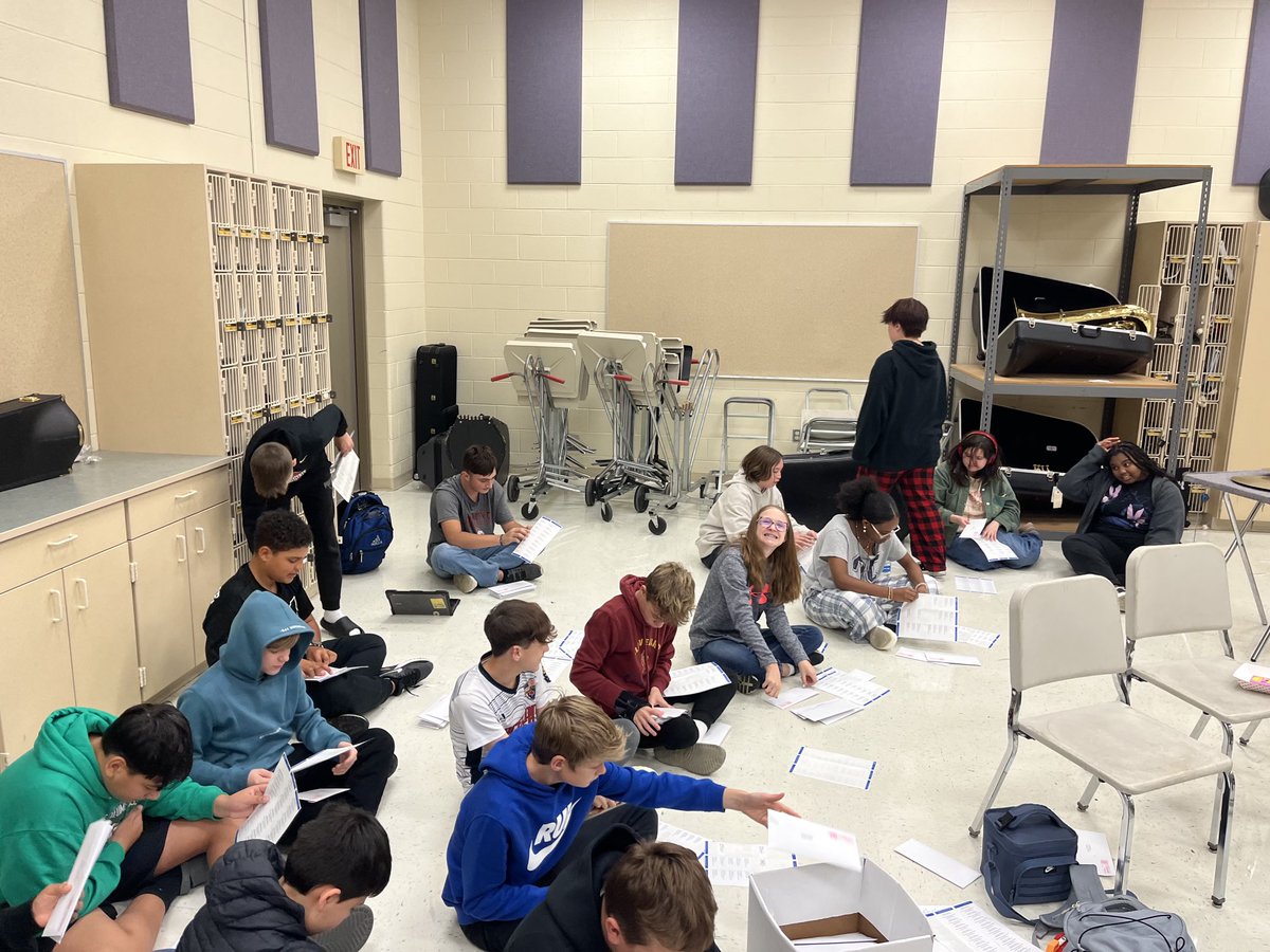 Our first period Lakeview Band is prepping to get the letters out to invite our local veterans to our Appreciation Concert.  Come on out to the Lakeview Gymnasium on Sunday, November 3rd at 3:00pm!  Thank you Veterans! ⁦<a href="/NorthPride/">PHSN Band</a>⁩ ⁦⁦<a href="/PLSDMusic/">Pickerington MusicEd</a> ⁦<a href="/PLSD/">Pickerington Schools</a>⁩