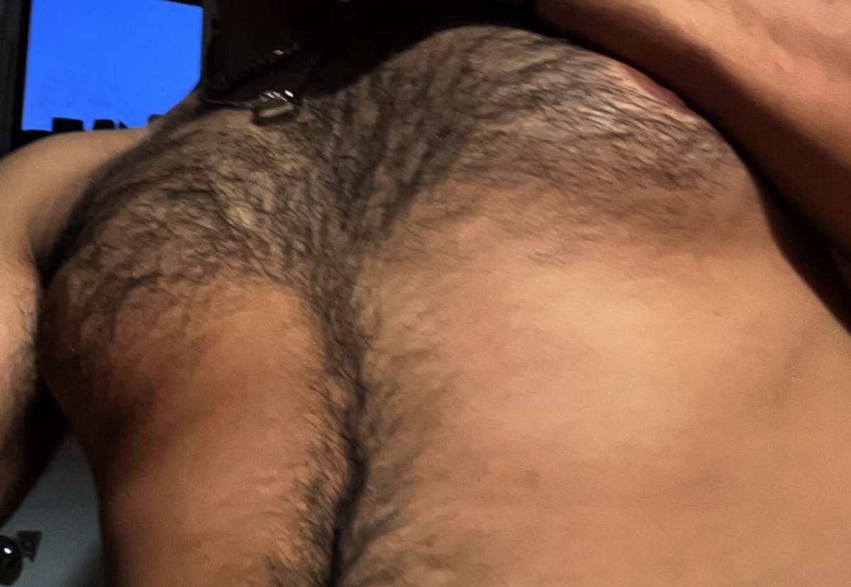 Need a head on my chest 🤙🏼🦦