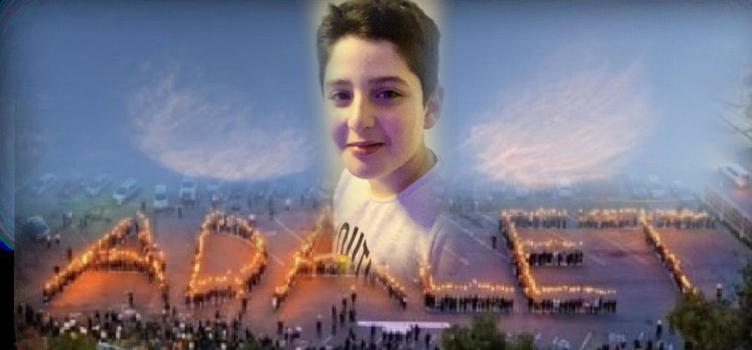 Az kaldı çocuklar, az kaldı. 
Siz bakmayın onların şerefsizliğine, kötülüğüne, caniliğine.
Siz, sizi sevenlerin dik duruşlarına bakın…
Sizin hakkınızı aramaktan vazgeçmeyenlere bakın…
Sizsiz hiçbir anlamı olmayacak ama zafer bizim olacak…
#isiasortakdavamız
#DorukAkın
#AlpAkın