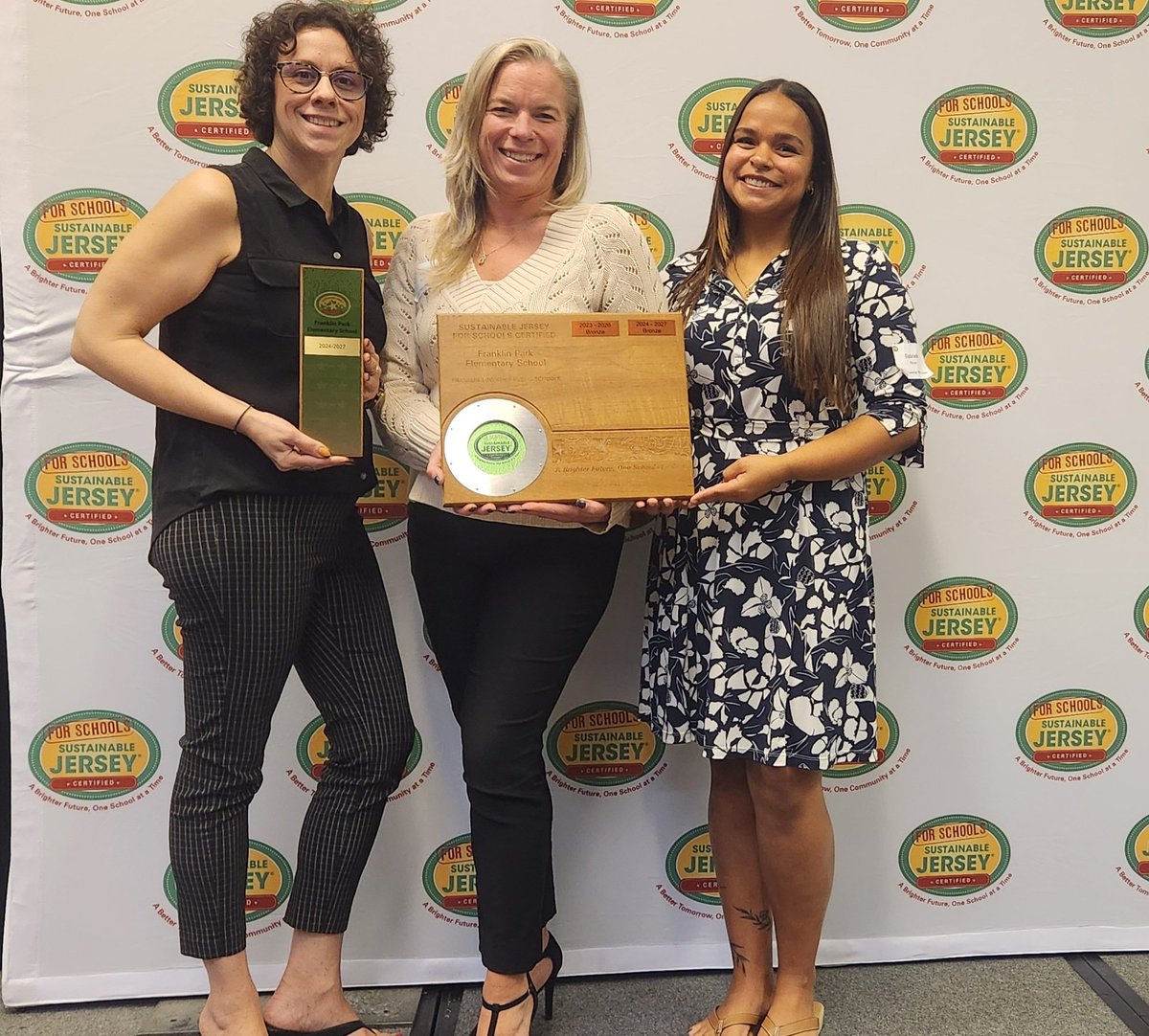 Kira Sikorski tweet media