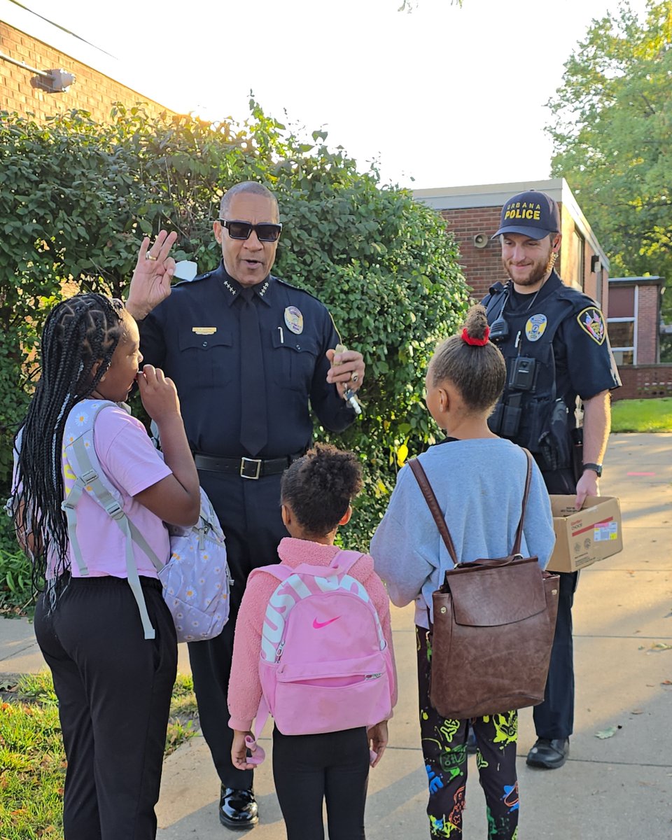 CU_srtsproject's tweet photo. Walk &amp; Roll to School Day 2024 on October 9th was a success! Students in Urbana and Champaign celebrated by walking, biking, and rolling to school! 

If your child participated, we’d love your feedback! Please take a moment to fill out our parent survey. 
https://t.co/DR71NOcxOP https://t.co/3S2O1GKzPP