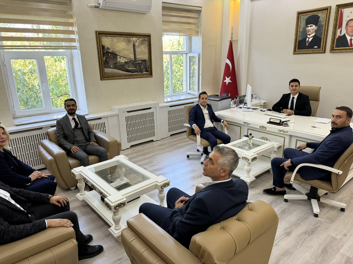 VALİ YARDIMCIMIZ SAYIN MUHAMMET ÖZYÜKSEL'İ ZİYARET ETTİK.

Sağlık ile Aile ve Sosyal Hizmetlerden Sorumlu çok kıymetli Vali Yardımcımız Sayın Muhammet ÖZYÜKSEL'i ziyaret ederek yeni görevinde muvaffakiyetler diledik.

Sağlık ile Aile ve Sosyal Hizmetler alanındaki çalışmalarımızı