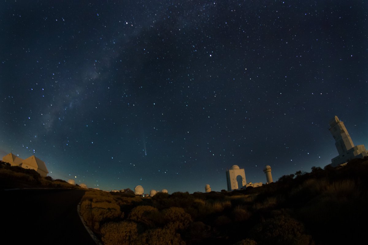 MPSGoettingen's tweet photo. During his recent work at #GREGORSolarTelescope on #Tenerife, #MPSGoettingen electronics engineer Adrian Tuschinsky took these amazing shots of #comet @C2023A3! Thanks for sharing! #Tsuchinshan_ATLAS #TeideObservatory @maxplanckpress https://t.co/rRttditdFh