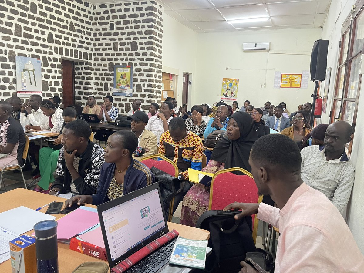 On October 22, 2024, Young Volunteers for Environment Cameroon organized a workshop on #intergenerational #dialogue between #young people and #decisoners on green governance in Cameroon, in the Friedrich-Ebert-Stiftung conference room in Yaoundé-Bastos