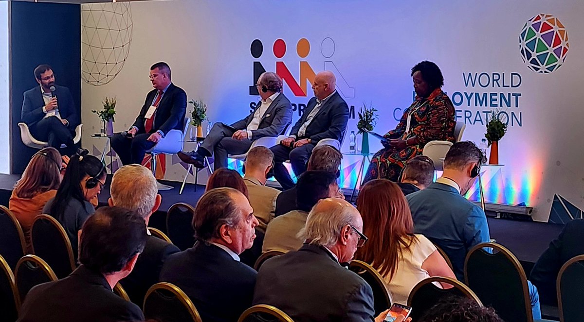 staffingal's tweet photo. #TheWorkWeWantSummit @b20 
Primeiro painel de alto nível. Grandes tendências e novas expectativas de trabalhadores e empregadores. Desafios para os marcos regulatórios. https://t.co/yXkBYEFp90