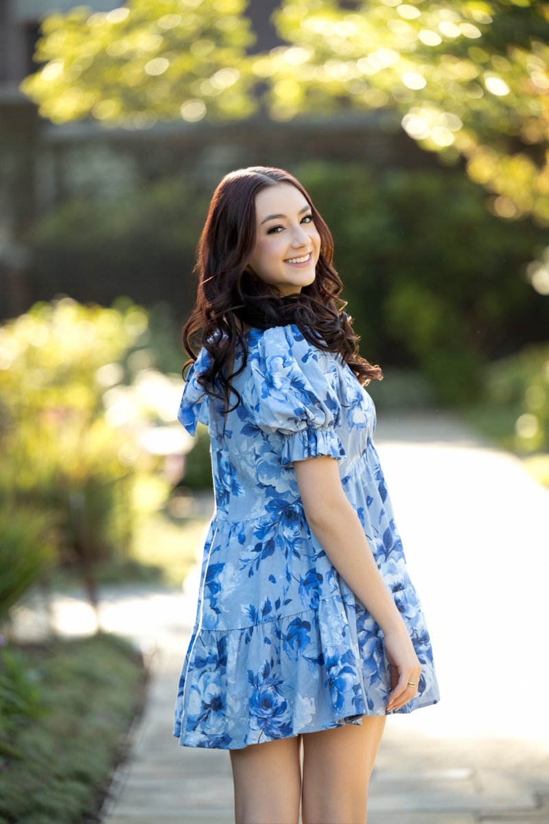ValThomasPhoto's tweet photo. High School Senior Session featuring: Sydney | Class of 2025
#senior #classof2025 #pittsburghseniorphotography #seniorsunday #seniorszn #thetwelfthyear #photographyideas #model #portraitphotography #flourishacademy #goldenhour #joylynnmua #senioryearmagazine #ssgmagazine https://t.co/pKCmDIlgRD