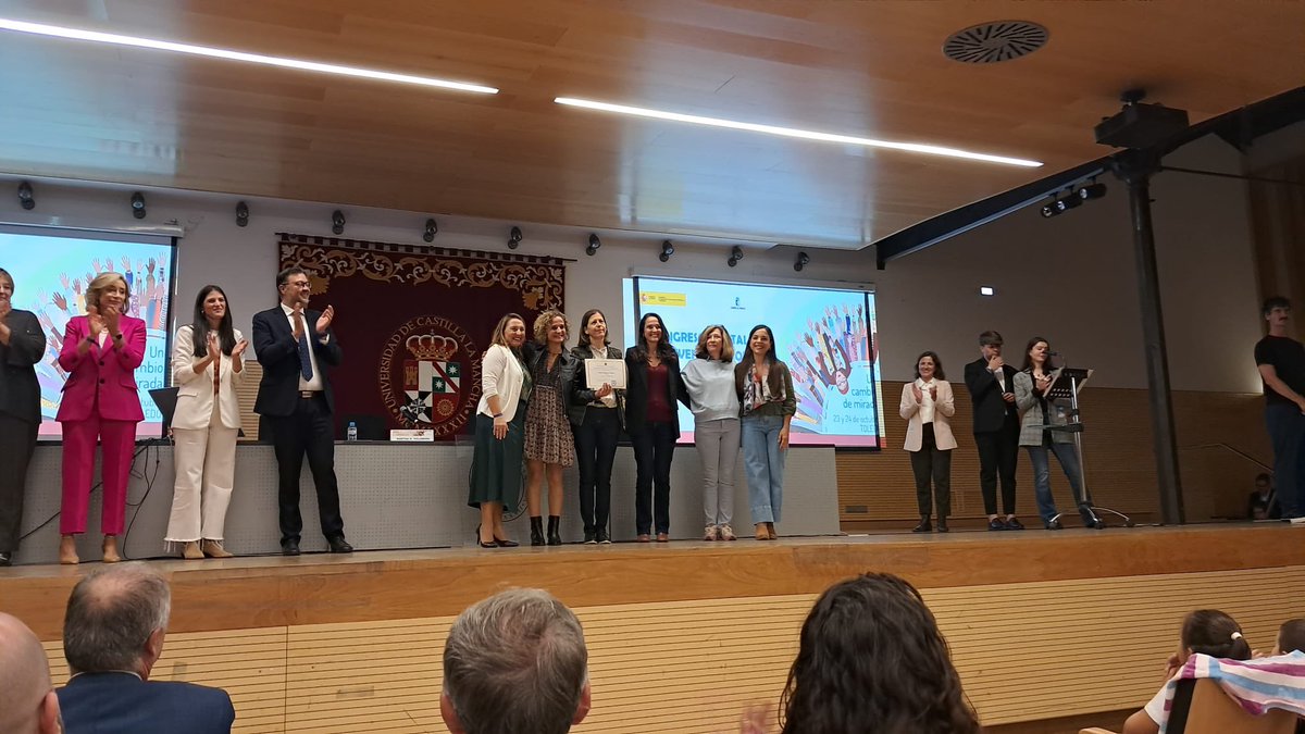 santiagomayor12's tweet photo. ¡Todo un reconocimiento! Ha enamorado a toda la Comunidad Educativa. Nos han visitado más de 500 personas de diferentes regiones mostrando gran interés por implementar el #ProyectoAulaBiográfica ♥️🤍💛💜Sin palabras @Educarm @CPRRegionMurcia @sifopcarm @ProgramasRM @educaciongob https://t.co/NRlX3b6Vue