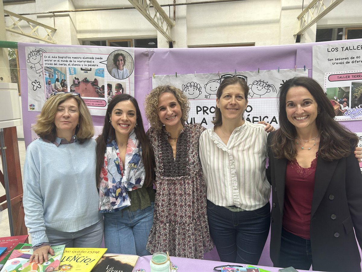 santiagomayor12's tweet photo. ¡Todo un reconocimiento! Ha enamorado a toda la Comunidad Educativa. Nos han visitado más de 500 personas de diferentes regiones mostrando gran interés por implementar el #ProyectoAulaBiográfica ♥️🤍💛💜Sin palabras @Educarm @CPRRegionMurcia @sifopcarm @ProgramasRM @educaciongob https://t.co/NRlX3b6Vue
