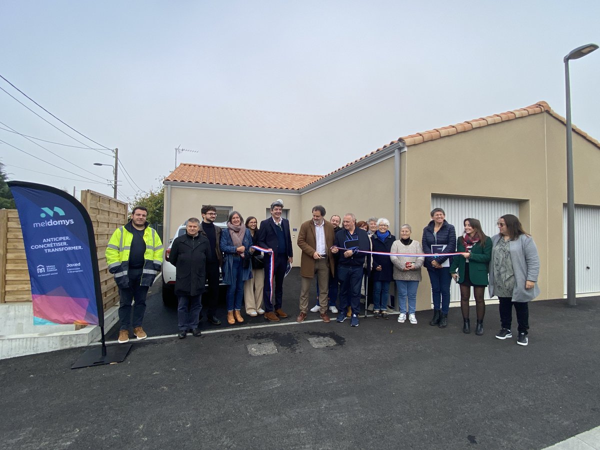 A Chemillé, nous avons acquis en VEFA 4 logements de type III “Vivre Son Âge” avec un nouveau système de domotique par commande vocale. L’objectif de notre offre, prolonger l’indépendance au domicile et offrir une alternative avant la rentrée en résidence spécialisée type EHPAD.