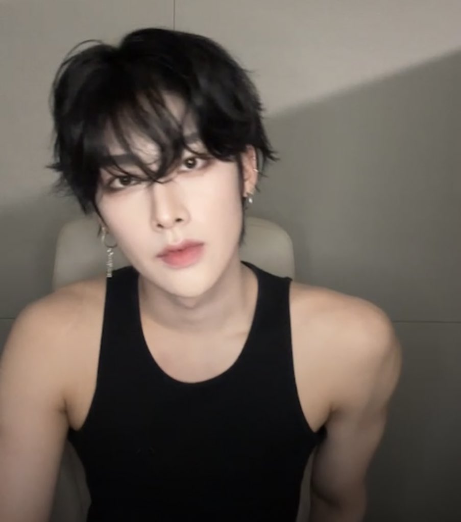 shimkcngz's tweet photo. shen ricky of zerobaseone, everyone. https://t.co/3C9J2kOTfJ