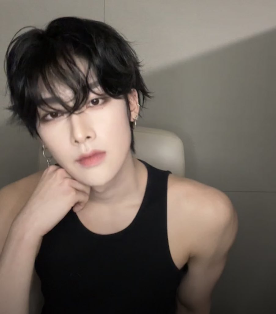 shimkcngz's tweet photo. shen ricky of zerobaseone, everyone. https://t.co/3C9J2kOTfJ
