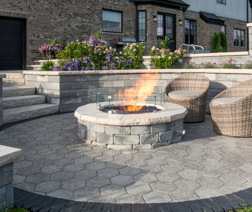 rocksnroots's tweet image. DESIGN CONSIDERATIONS FOR INCORPORATING A FIRE PIT INTO YOUR BACKYARD PATIO   Consider positioning your fire pit close to a nearby garden wall &amp;amp; add plush cushions or pillows to turn your garden wall into an additional space for seating. #unilock #firepitdesign #backyard #outdoor
